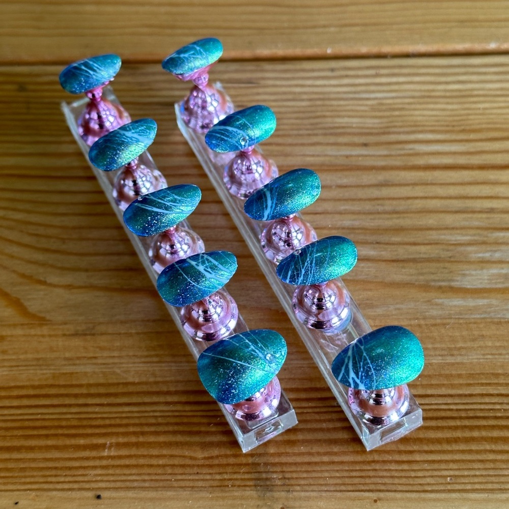 1 Set of Press-On Nails